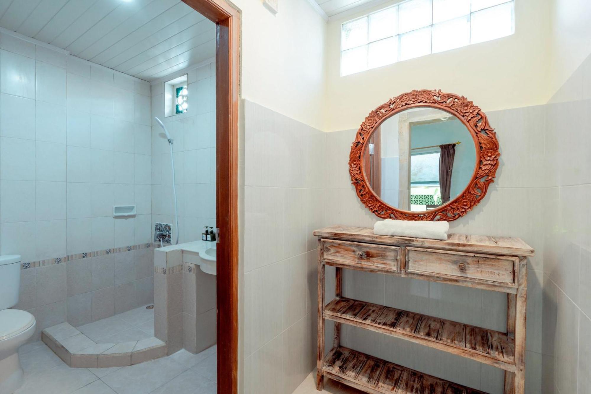 Urbanview Hotel Rasa Sayang Inn Tanjung Benoa Bali Kuta Selatan Ngoại thất bức ảnh